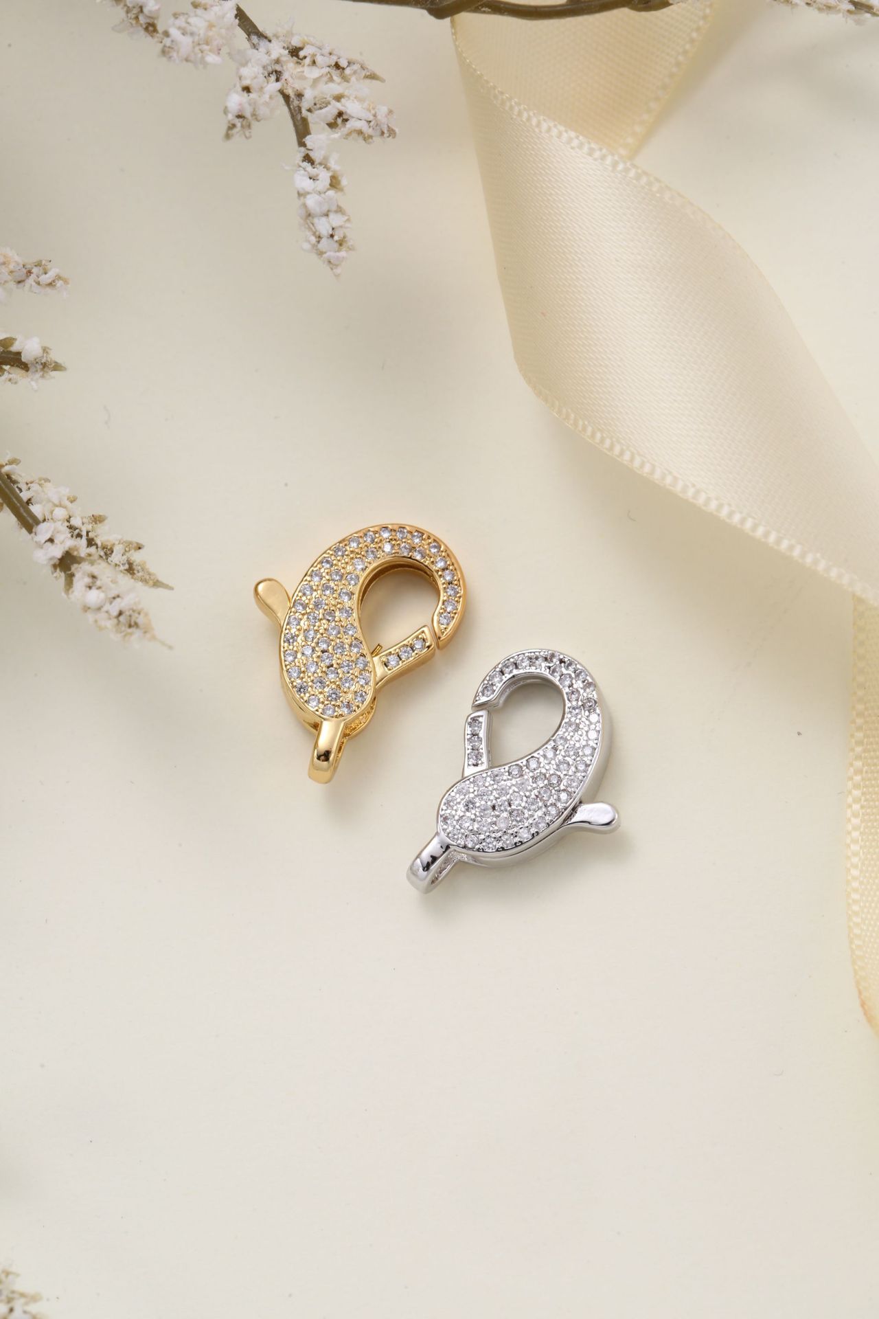 High-quality diamond-encrusted, high-grade brass cast special-shaped lobster pendant, necklace pendant, clothing pendant, 18K color retention pic 5