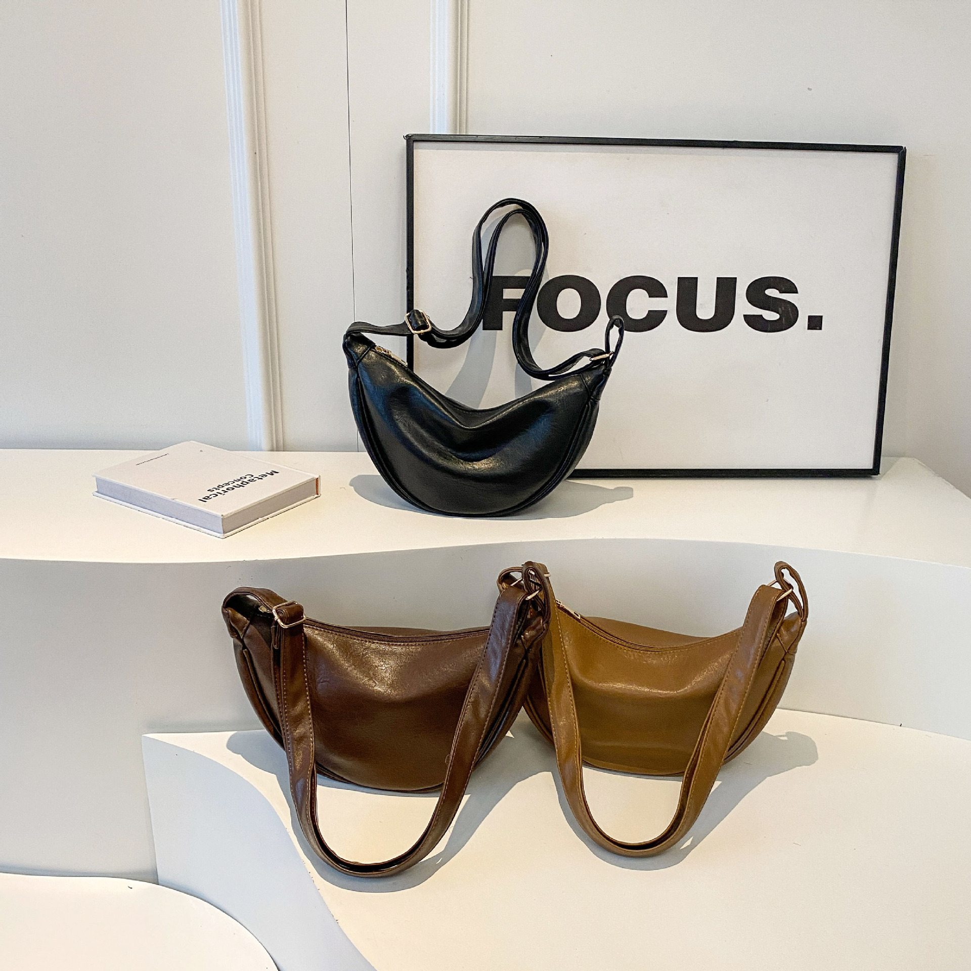 大容量包包女2023新款秋冬潮小众设计单肩斜挎包高级感复古饺子包详情8