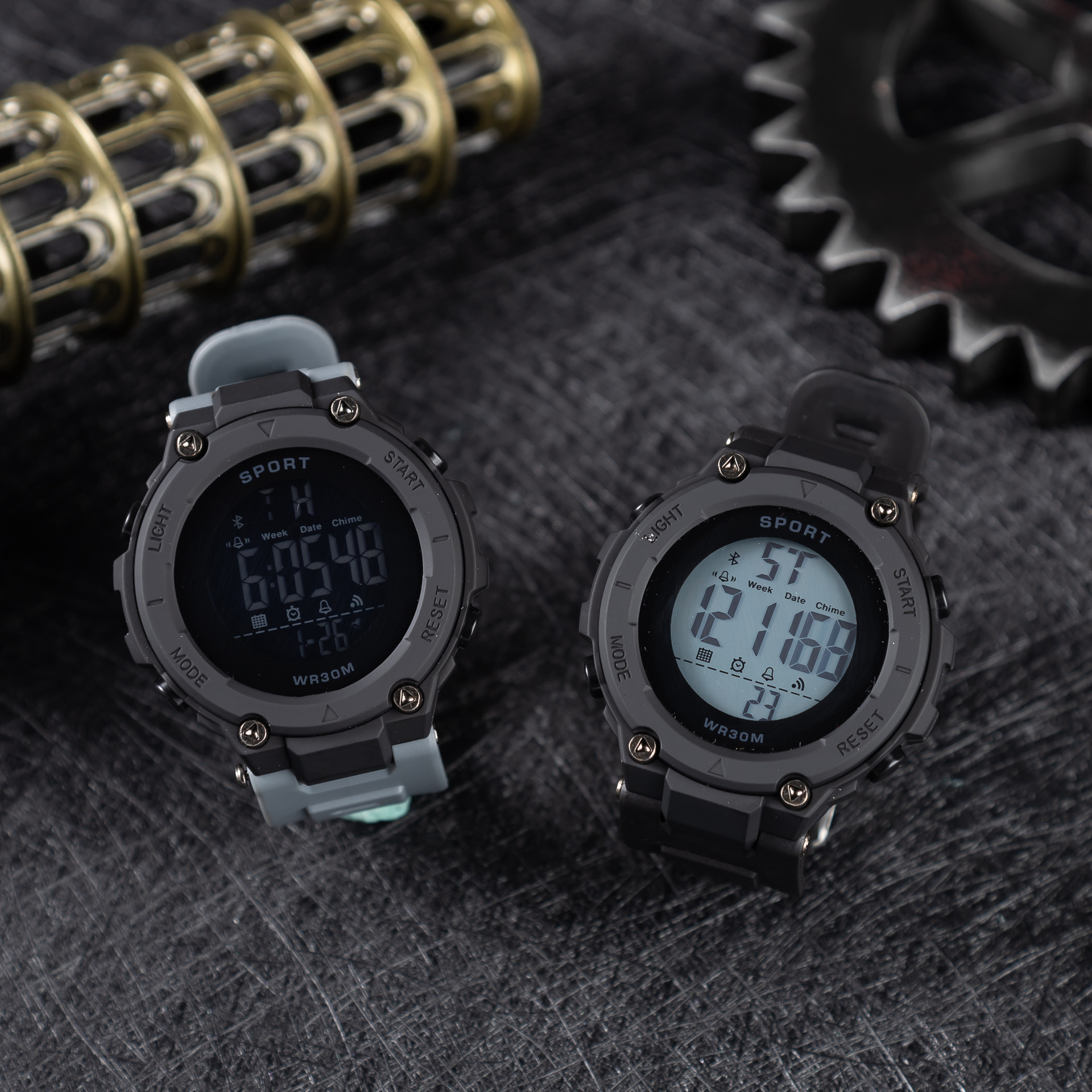 新款数显男士深度防水手表多功能夜光户外休闲学生圆形电子表详情3