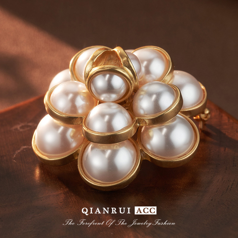 The new 2023 camellia brooch, chanel-style suit, brooch, belt buckle, hat decoration, silk scarf buckle, light luxury style pic 23