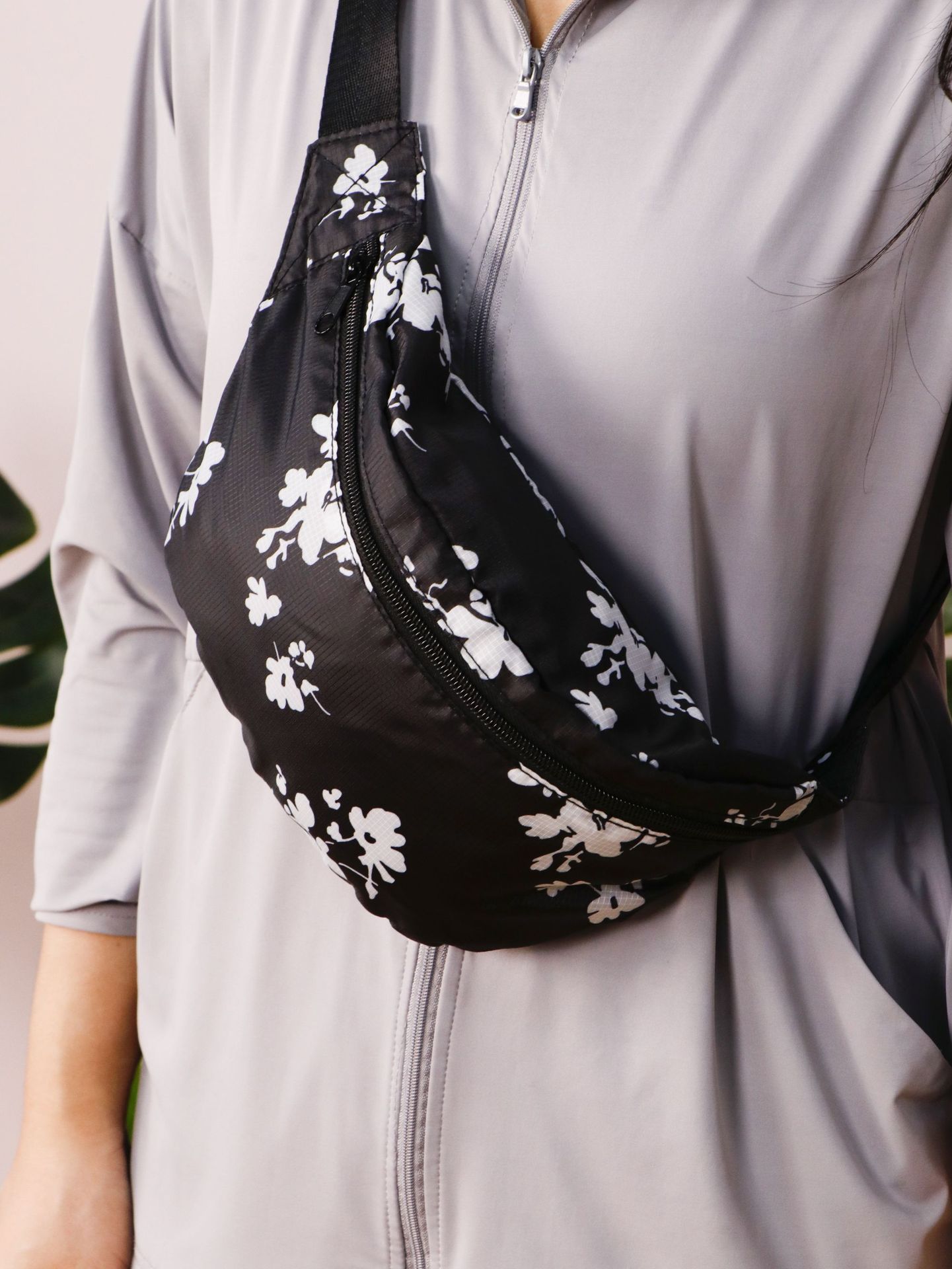 跨境时尚流行热销女士腰包斜挎包牛津布防水胸包腰包可折叠收纳详情12