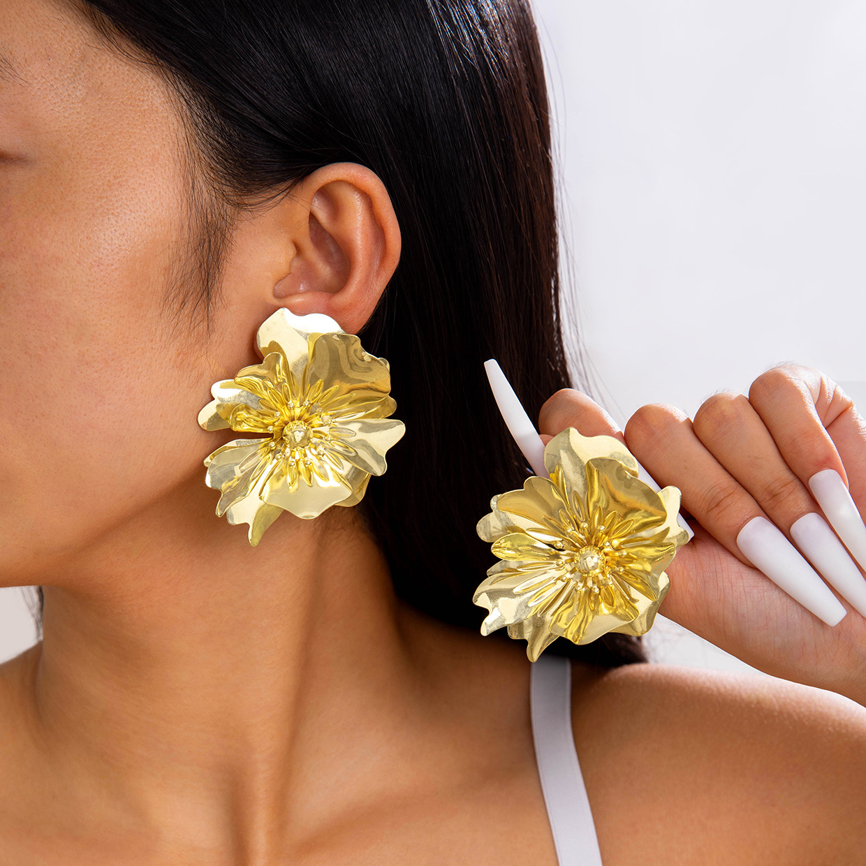 欧美跨境个性金色树叶扇子肌理耳环创意夸张复古花朵重金属风耳钉详情5