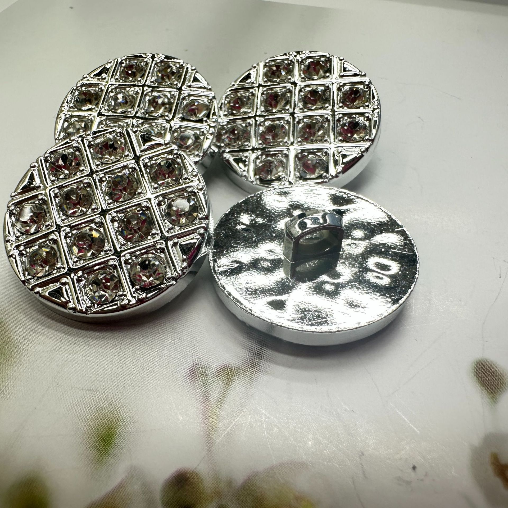 女士高端电镀精致时尚水钻镶钻大衣纽扣 毛衣开衫连衣裙衬衣小扣子 精美钮扣装饰品详情9