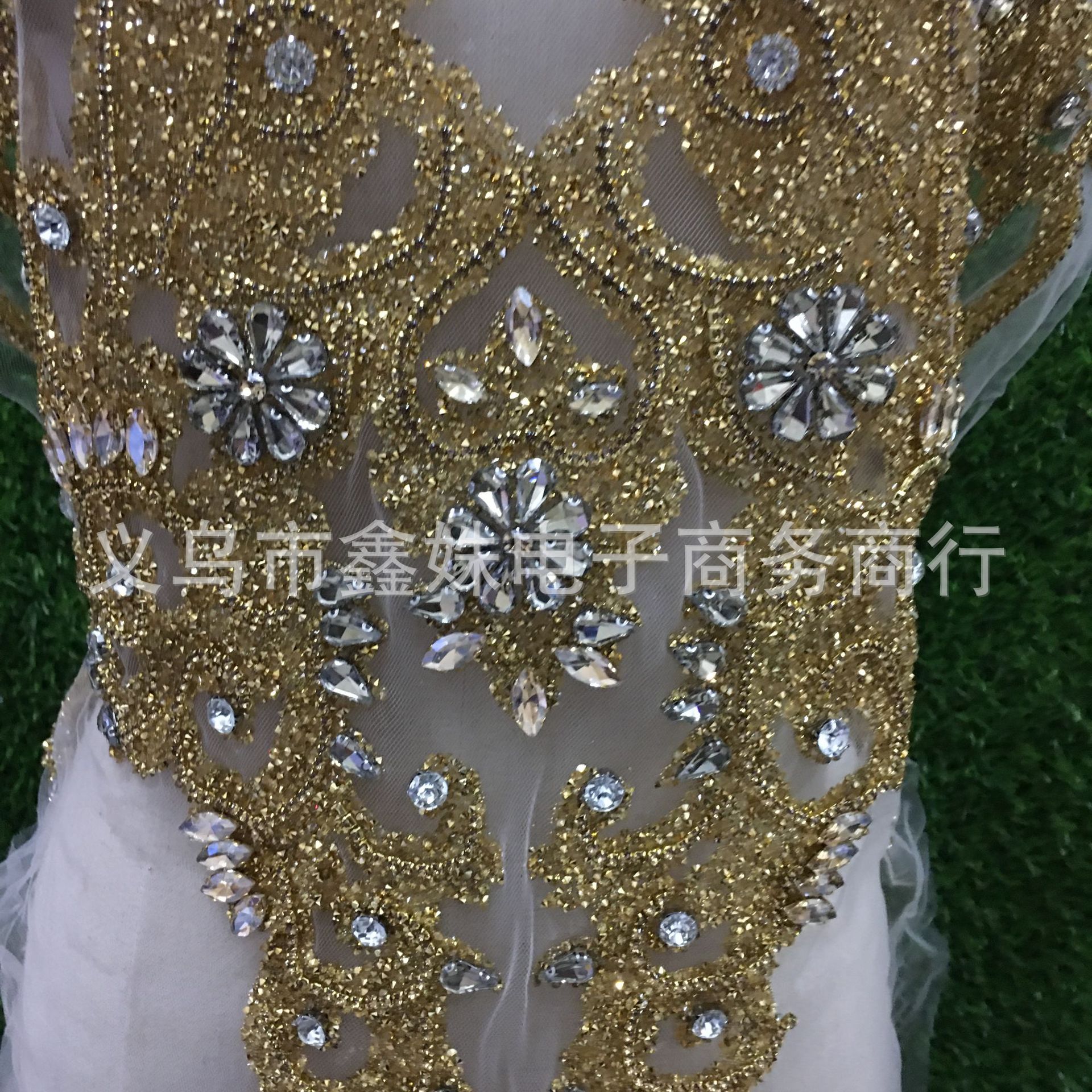 厂家直销 高端礼服烫钻衣领 背胶水钻假领舞台服 服装辅料详情10