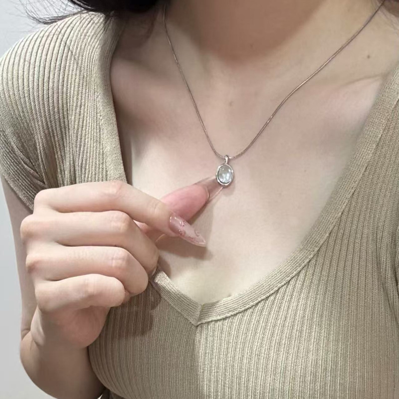 月光石海蓝宝项链女2025年新款轻奢小众锁骨链女蛇骨链毛衣链配饰详情2