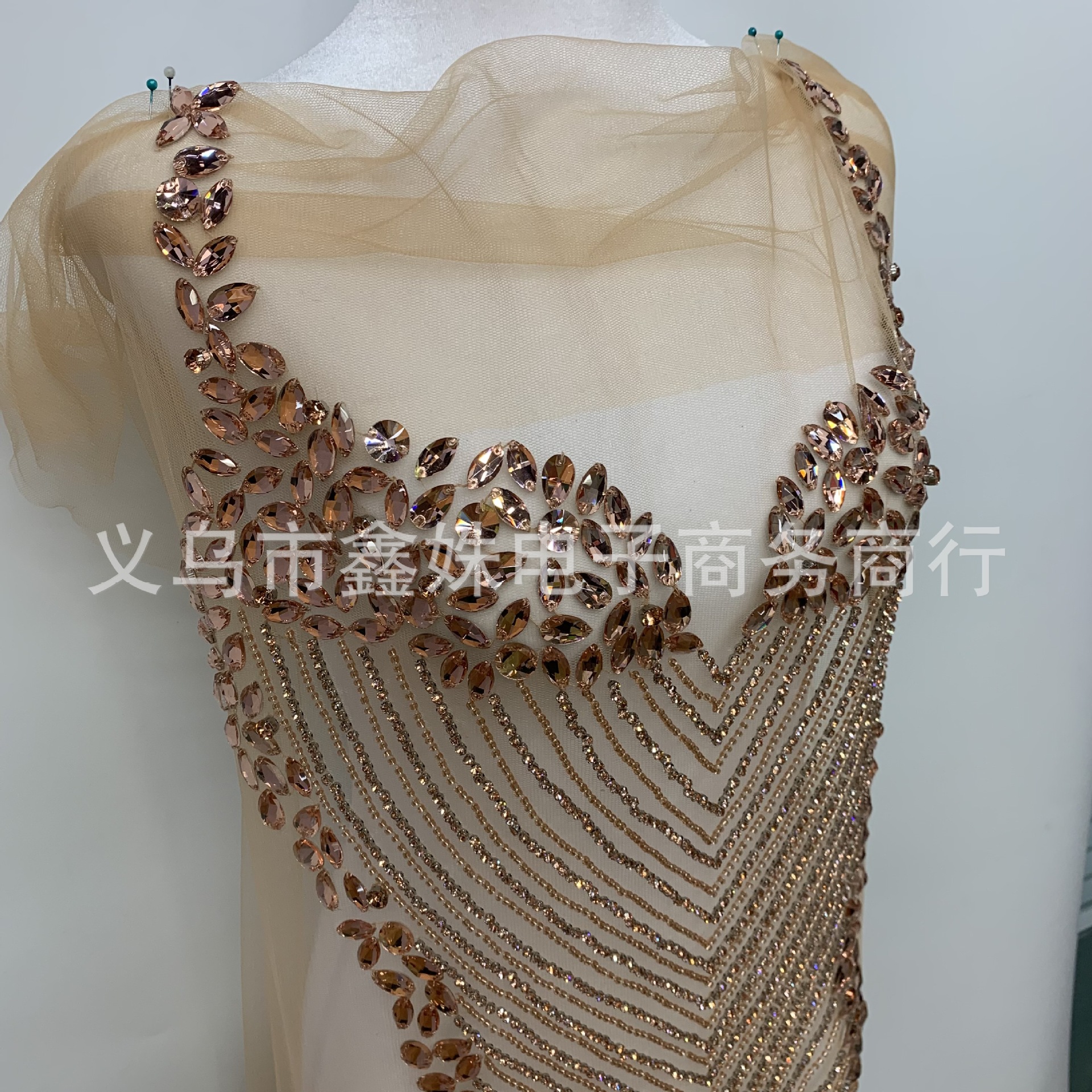 Green high-quality exquisite rhinestones are fashionable and sexy accessories for wedding dresses and evening gowns pic 3
