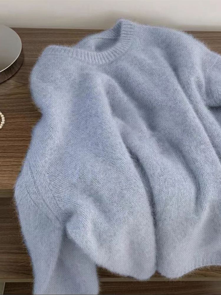 A high-end, soft and fluffy raccoon wool round-neck sweater for women in winter, thickened and laid-back style milk fufu, paired with a knitted sweater top pic 11