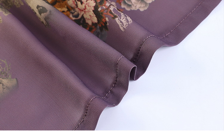 A purple embroidered sportswear top with a Chinese trend and black seven-point yoga pants for a slimming, breathable and casual look pic 25
