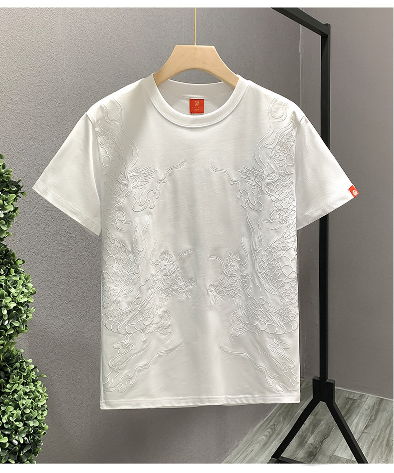 This is a rare and light luxury T-shirt for men, featuring heavy embroidery and a sense of design. It is a casual and loose short-sleeved shirt pic 5