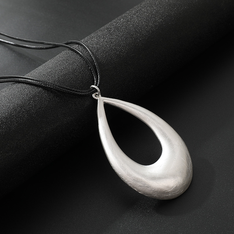 跨境专供亚马逊女士长项链简约高级感水滴镂空几何设计吊坠毛衣链详情10