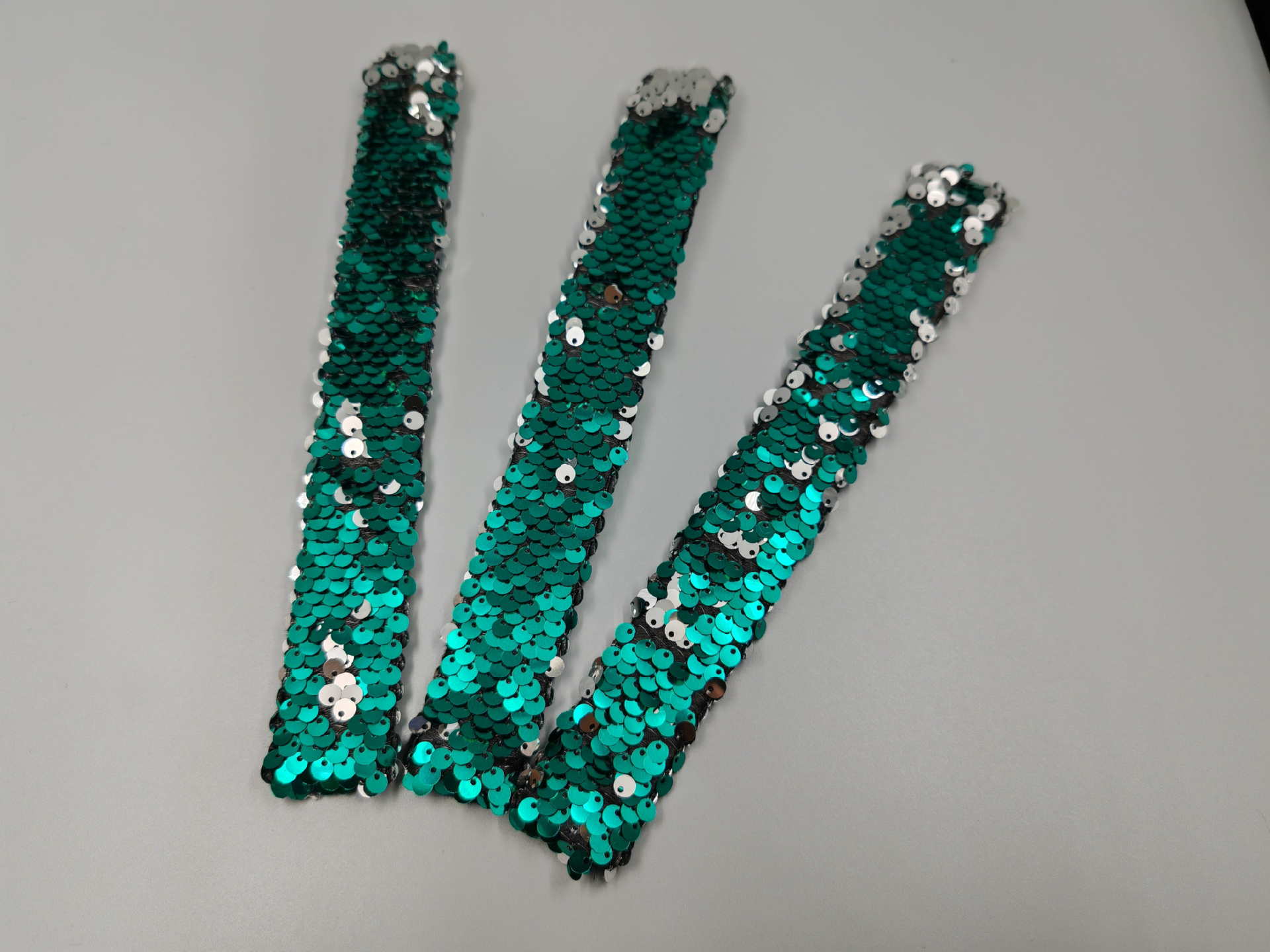 亚马逊卡通双色亮片美人鱼啪啪圈手环饰品手腕带儿童批发节日礼物详情6