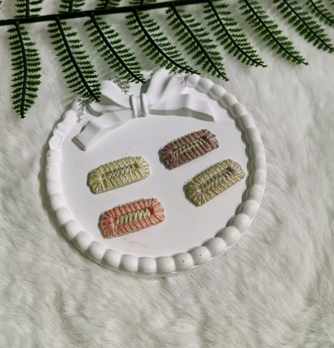 New pet hair clips, handcrafted pet hair accessories, fashionable dog and cat hair clips, headwear, pet accessories pic 3