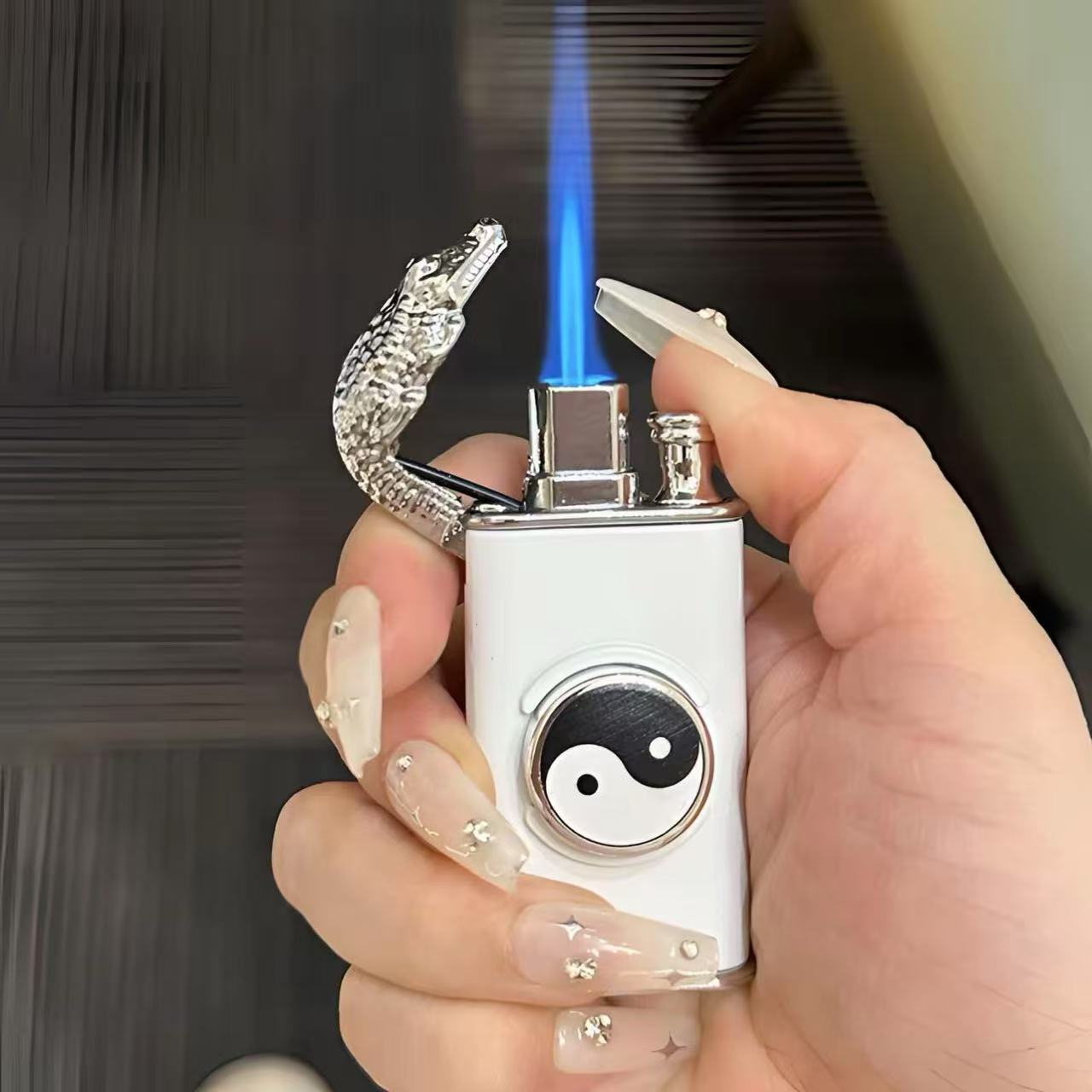 新款鳄鱼旋转打火机创意个性解压充气双火转换高颜值男友礼物陀螺详情3