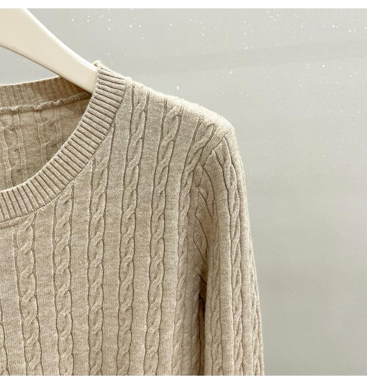 A loose embroidered knitted base layer for women can be paired with a new autumn and winter stylish long-sleeved white sweater with a twist pattern pic 18
