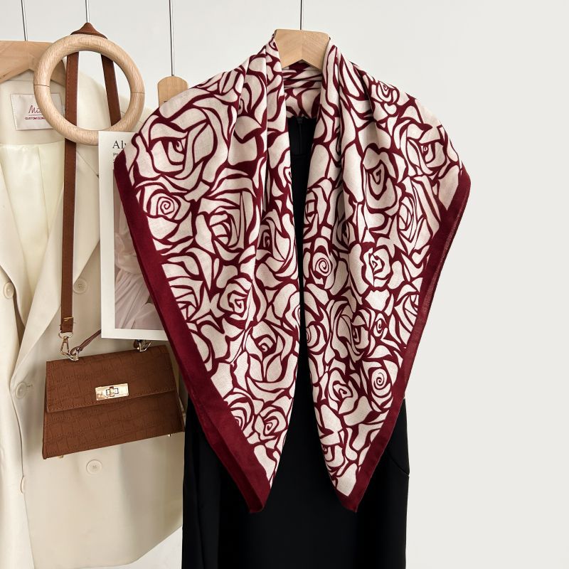 秋冬韩版白色花朵印花清新优雅90方巾人字纹披肩柔软亲肤保暖围巾详情17