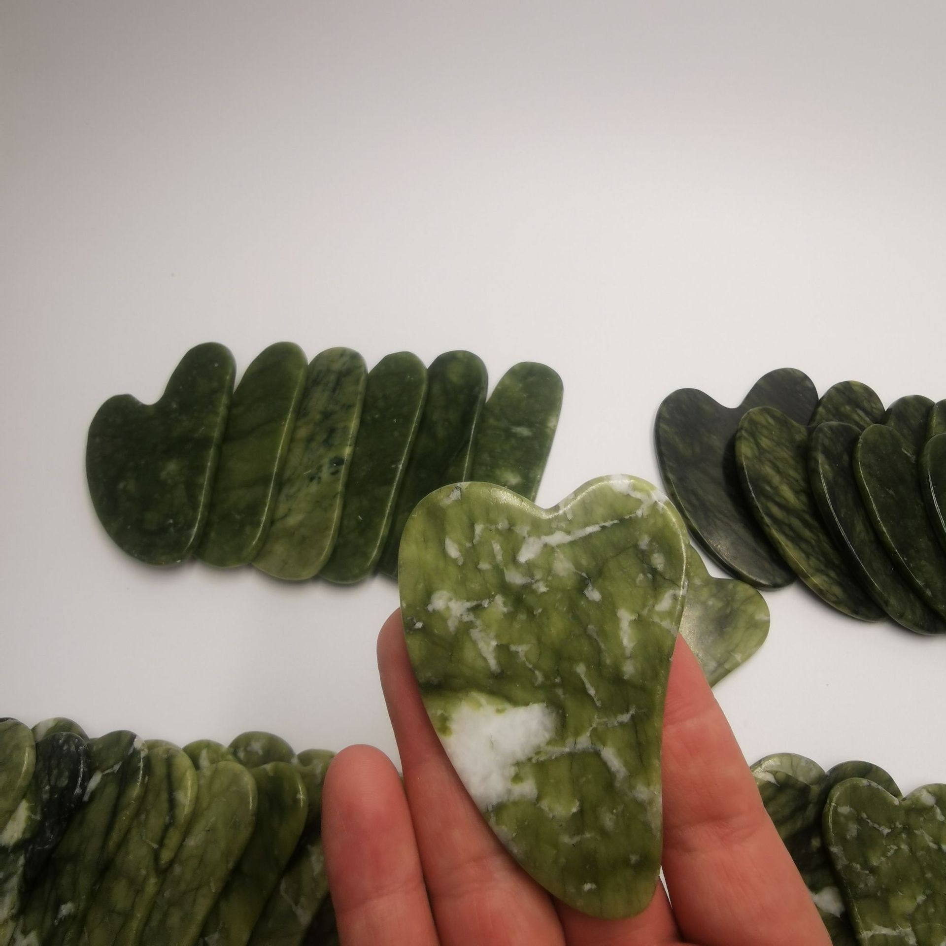 人工打磨天然岫玉心型薄板玉石刮痧板脸部按摩刮痧按摩器厂家logo跨境详情12