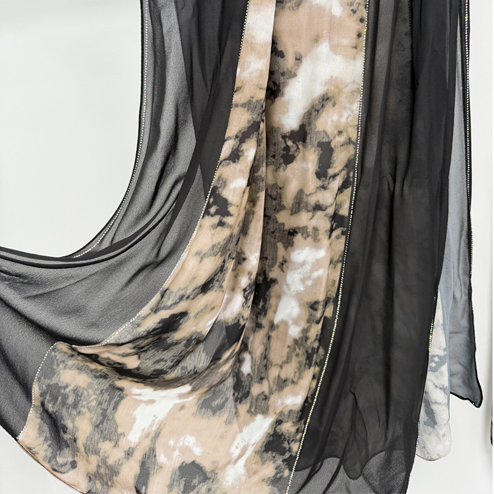 新款时尚拼接水墨画风格雪纺围巾高级中东钻点缀轻薄舒适包头纱巾详情4