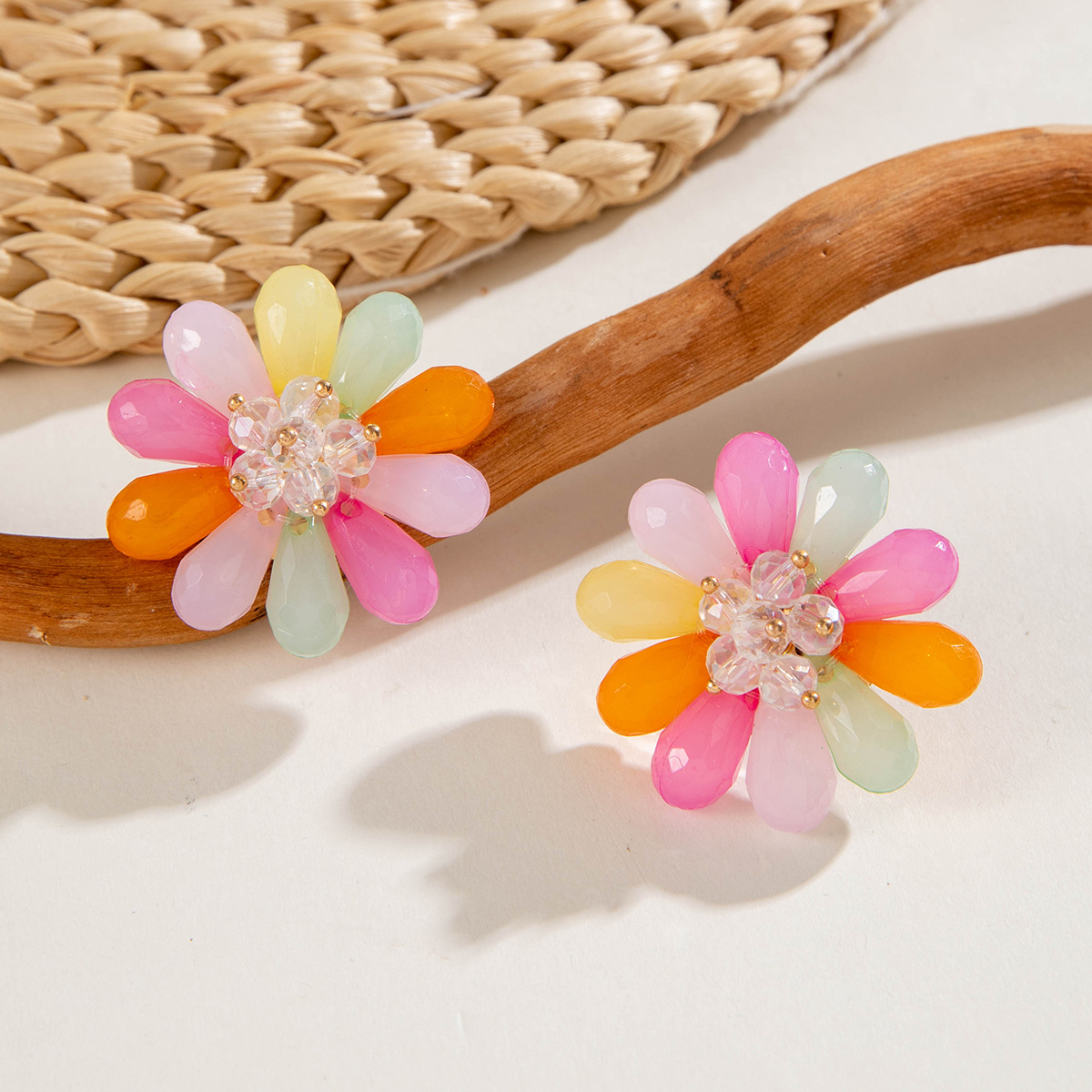 亚马逊跨境清新甜美彩色树脂花瓣花朵耳钉气质多巴胺 耳环耳饰女详情6