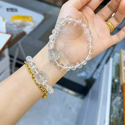 The new beaded white crystal bracelet for women is exquisite and versatile. The Bodhi agate PI Xiu hand accessory is a fashionable bracelet pic 5