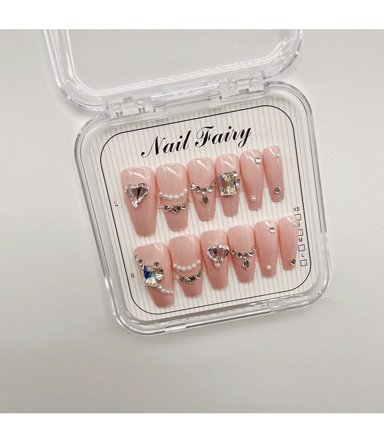 The new wearable nail products, including finished nail stickers, wearable nail plates, heart-shaped sparkling diamond nail art, and false nails, have become bestsellers on Xiaohongshu pic 4