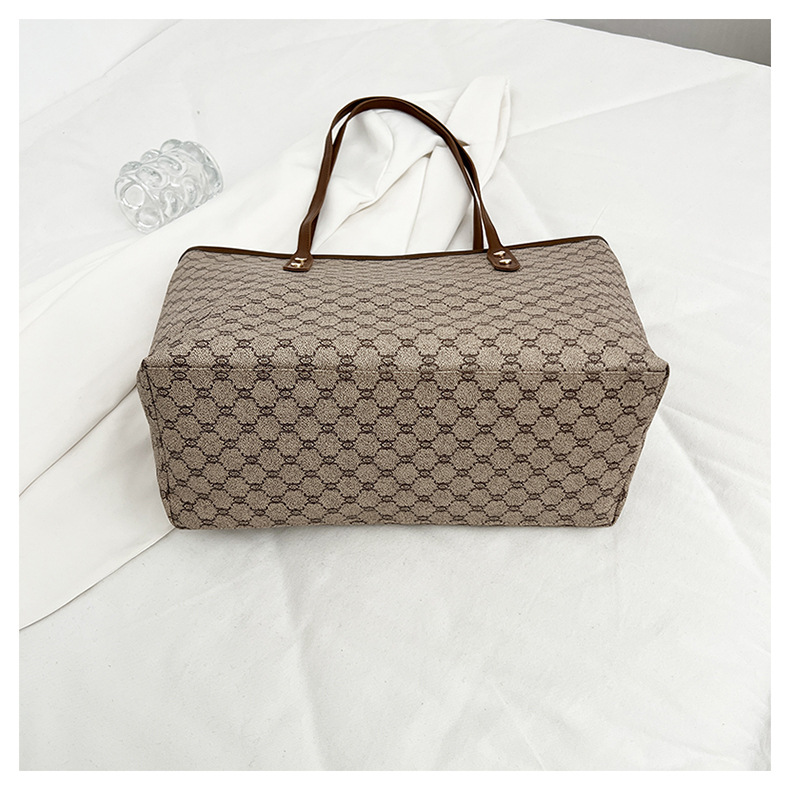 A simple and fashionable large-capacity bag for women in 2025, a trendy six-year tote bag for women, a large-capacity single-shoulder bag for commuting pic 36