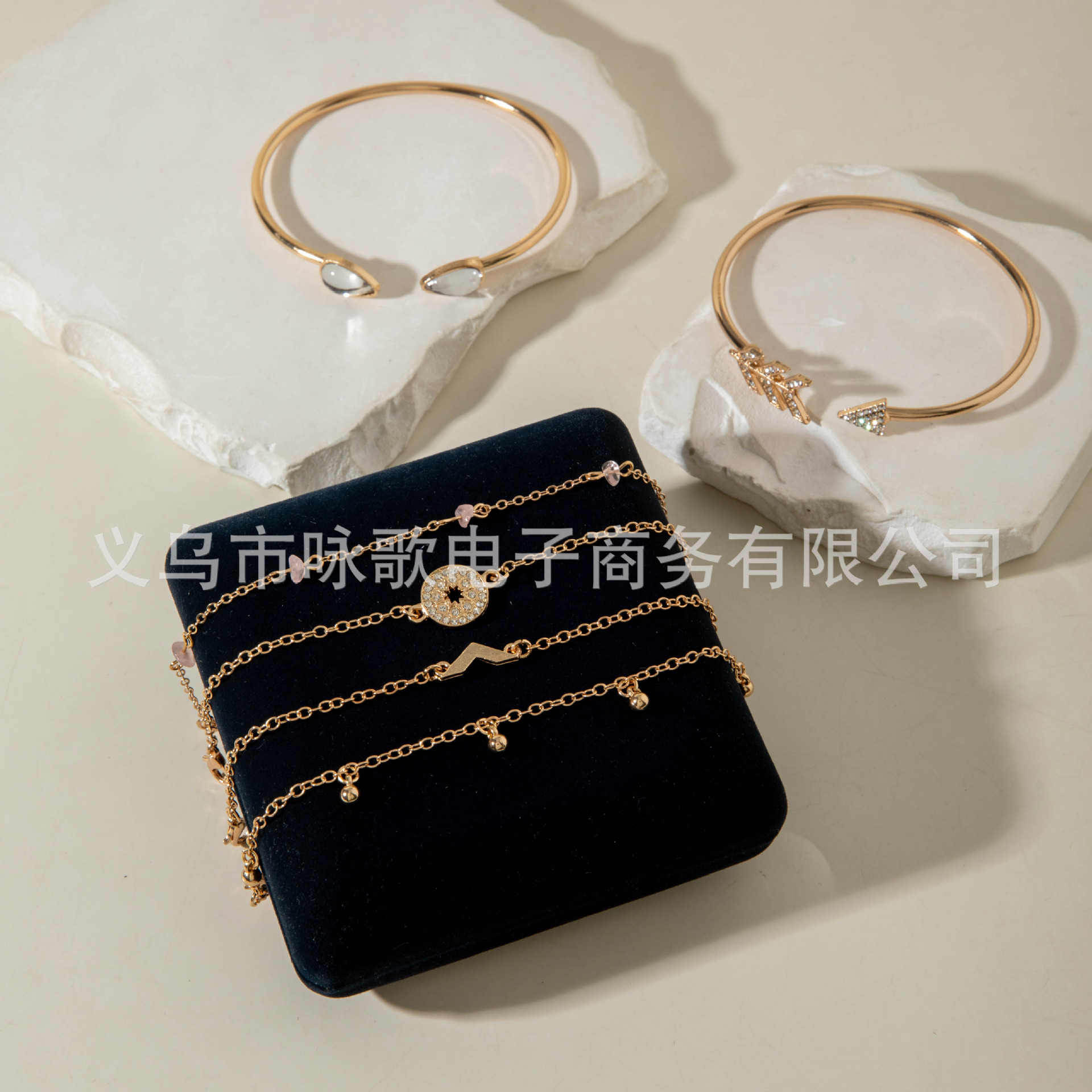 欧美跨境饰品 复古个性麻花手链仿宝石夸张朋克手镯手链4条装批发详情11