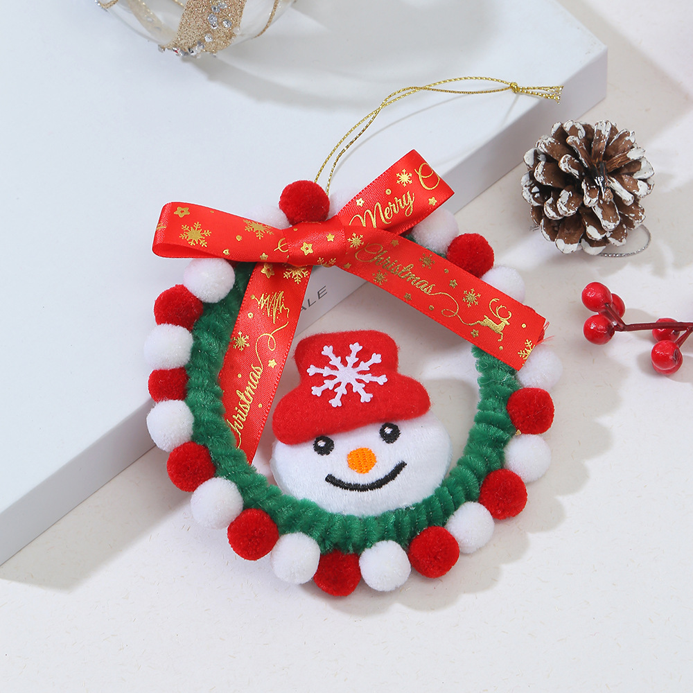 跨境圣诞节花环橱窗门上小鹿圣诞元素氛围感场景布置工厂直销批发详情2