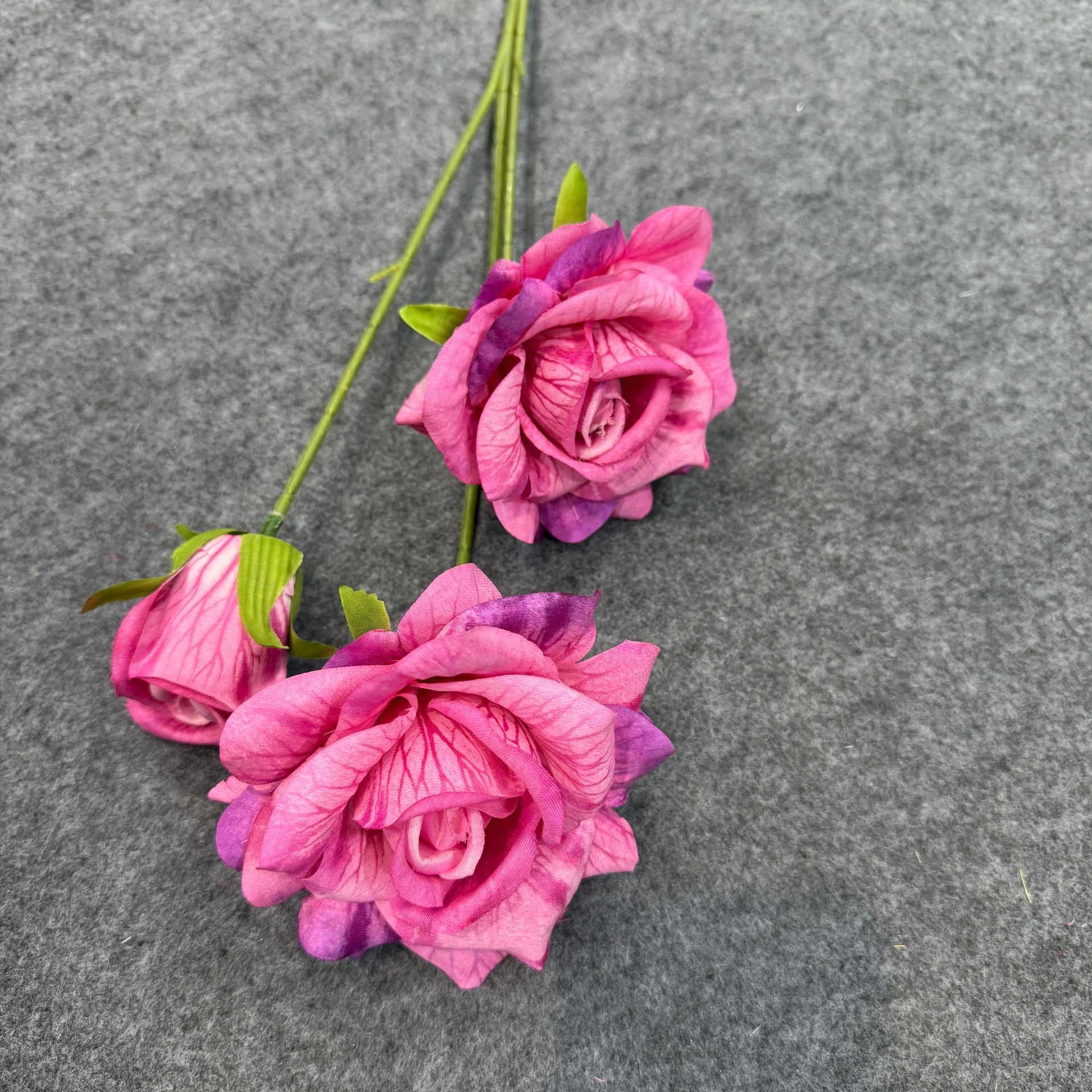 3头彩印亚纹大玫瑰花仿真花婚庆装饰插花玫瑰仿真花钻石玫假花详情8