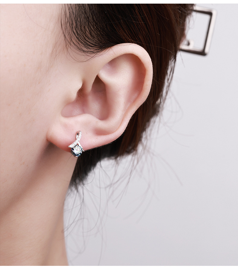 Zhuoheng Select s925 Pure Silver Moissanite Earrings for Women with a high-end feel, new style ear studs, a bestseller in 2026, featuring a light luxury and high-end feel pic 10