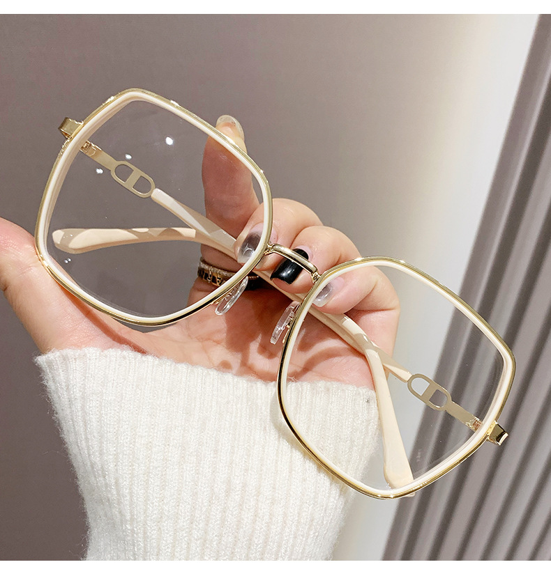 The new Korean-style fashionable flat light glasses for women with anti-blue light large-frame slimming effect can be paired with the same style on Xiaohongshu for myopia pic 3
