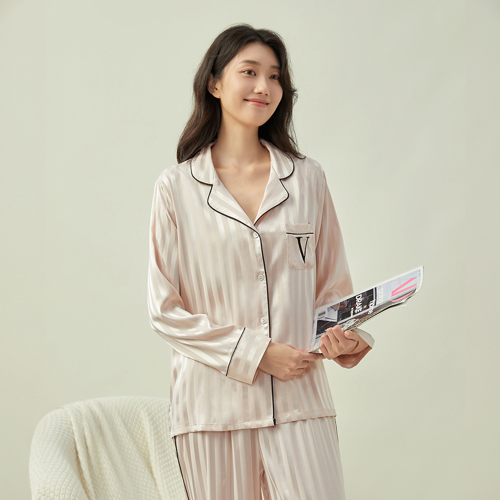 The new Spring/Summer 2024 shiny striped home wear, ice silk pajamas for women and ж a м a set are in stock pic 9