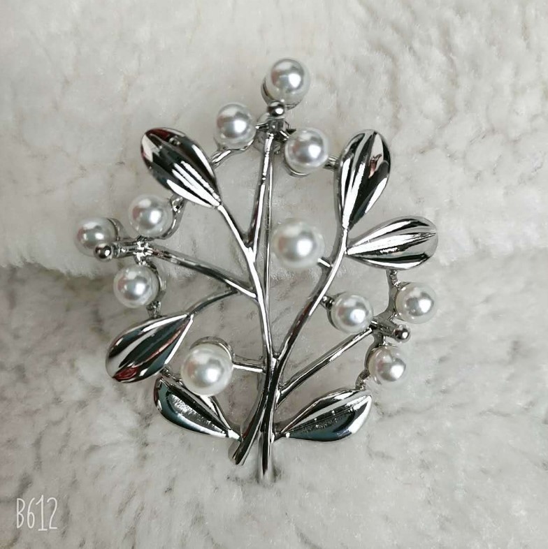 Brooch, high-end, niche silk scarf buckle, alloy Korean version diamond-encrusted coat, pearl brooch, clothing accessory, brooch, wholesale accessories pic 20