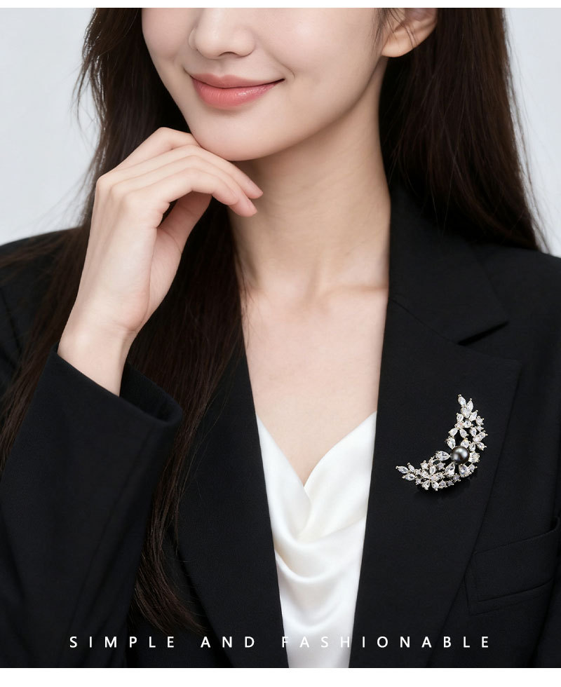 The light luxury and high-end two-color star and moon brooch with copper micro-inlaid zircon is exquisite and versatile, suitable for both men and women pic 8