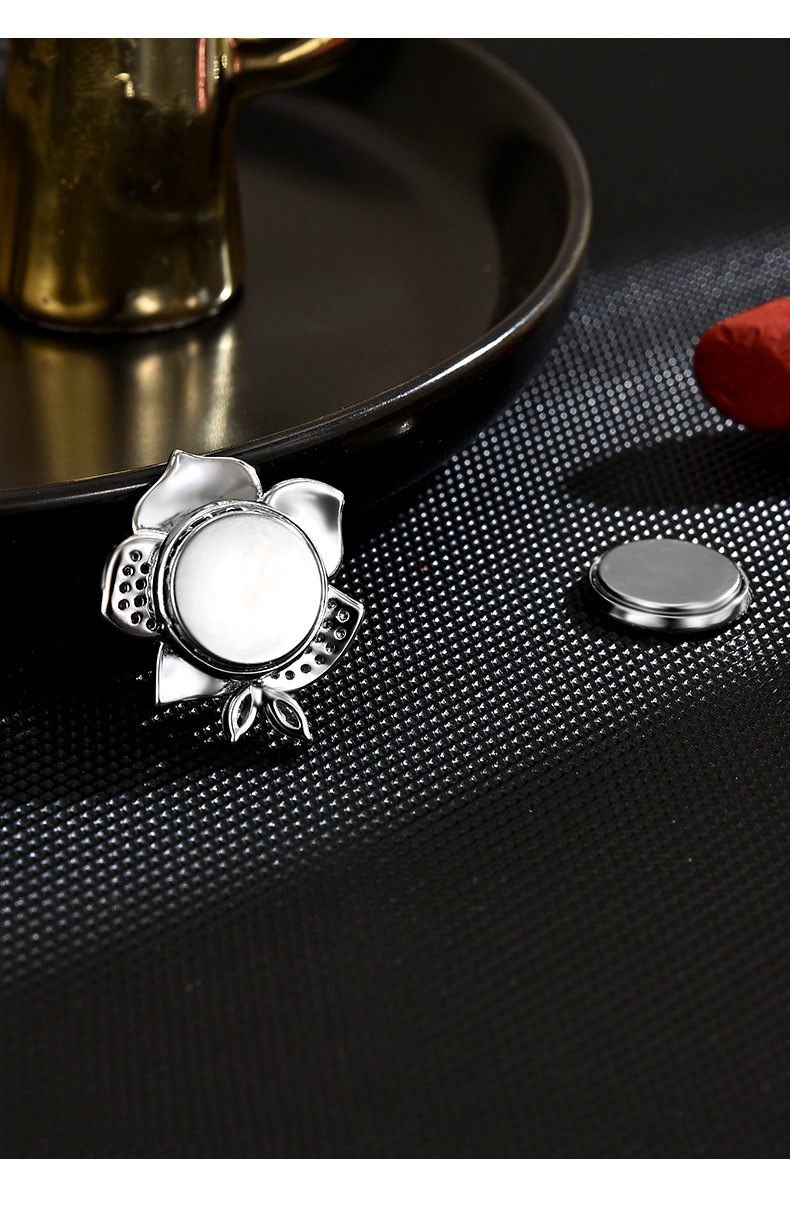 新款精致银色小香风名媛时尚山茶花磁吸扣小众高档花朵胸花配饰详情17