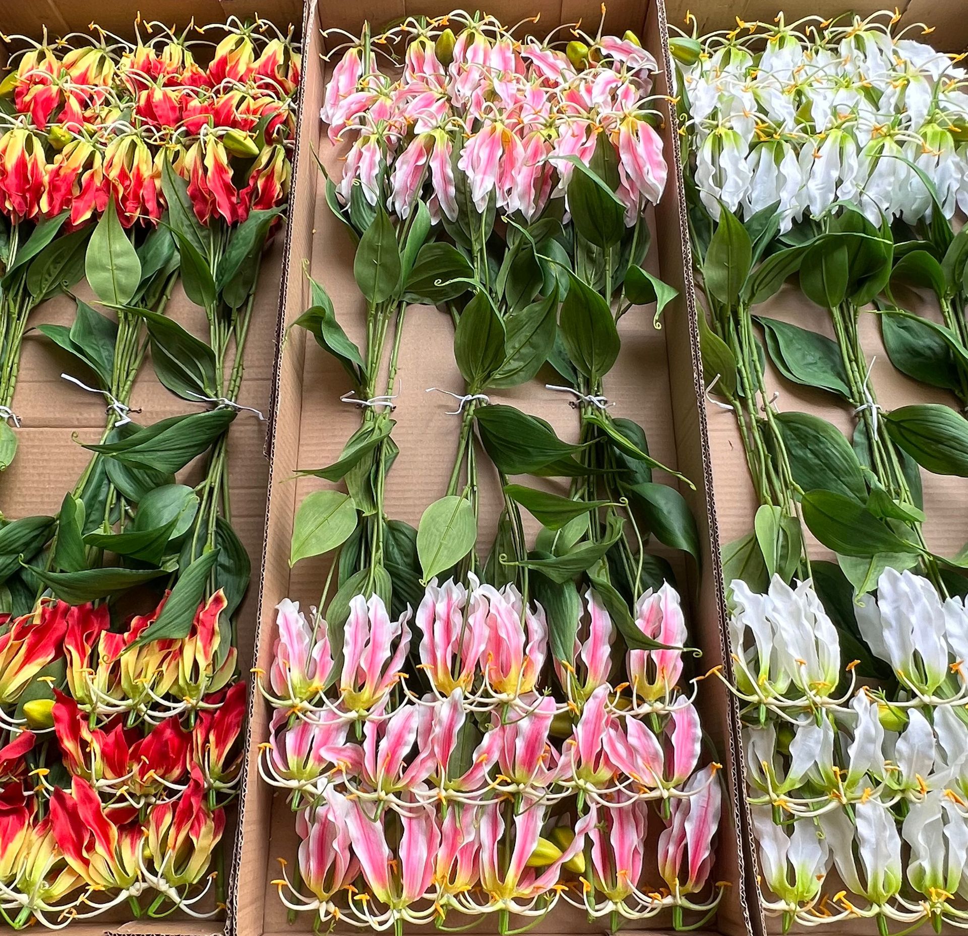 Artificial flowers, flame lilies, artificial flowers, Jialan modern home decoration model room, wedding photography, silk flowers, cross-border wholesale, artificial plants pic 9