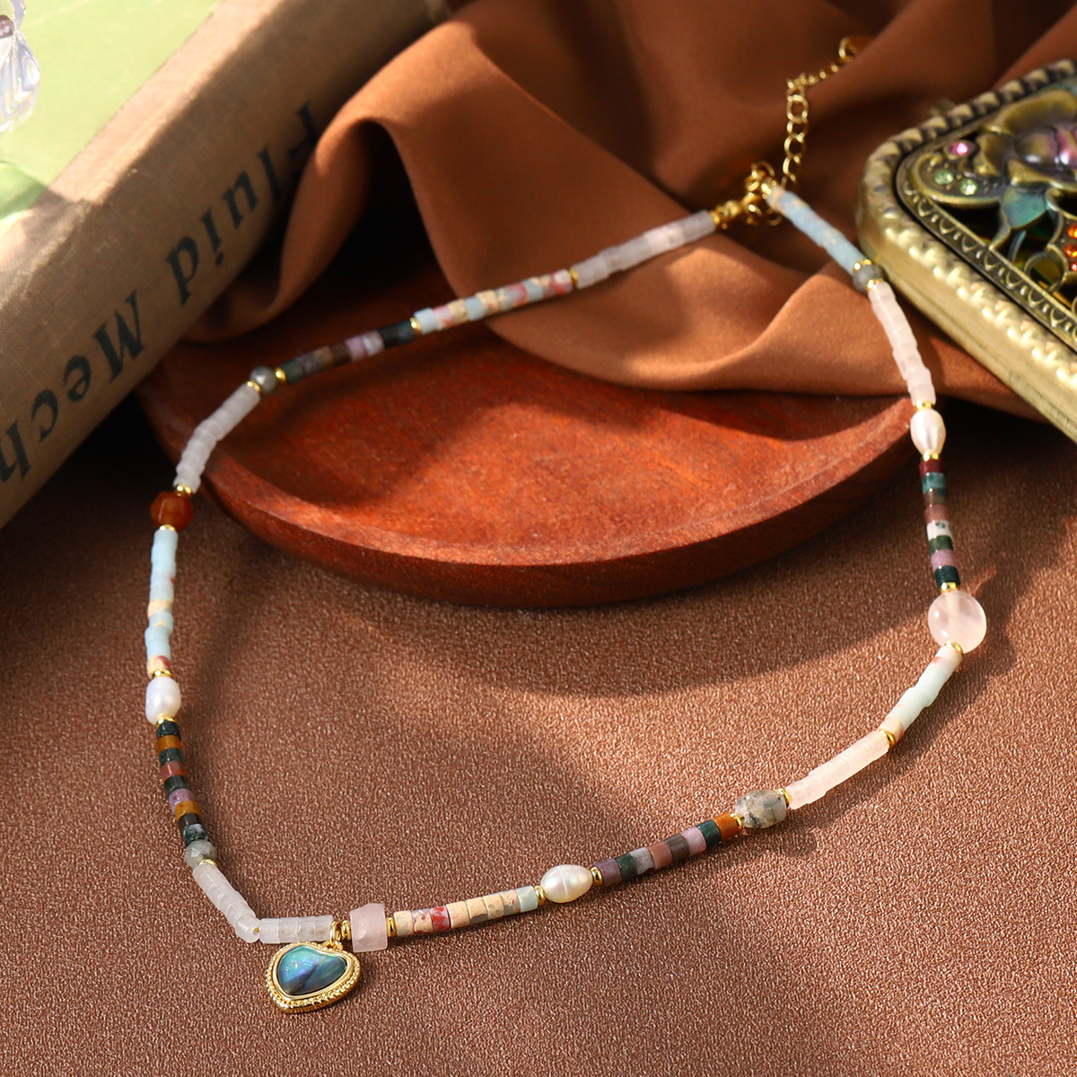 Simple and fresh abalone and shell geometric necklace, versatile beaded pearl multi-neck chain, fashionable new collarbone chain accessory pic 24