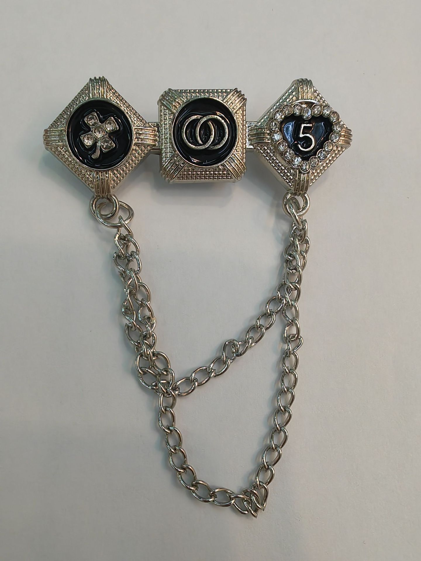 大牌风双环爱心小香风胸针2023新款潮时尚防走光高级感精致别针详情14