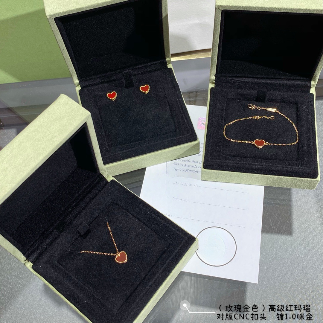 高版本v金四叶草红玉髓爱心项链镀18K玫瑰金心形吊坠手链耳钉详情11