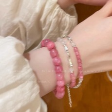 Cute pink strawberry crystal beaded bracelet, light luxury and niche design, high-end flower pendant bracelet wholesale pic 4