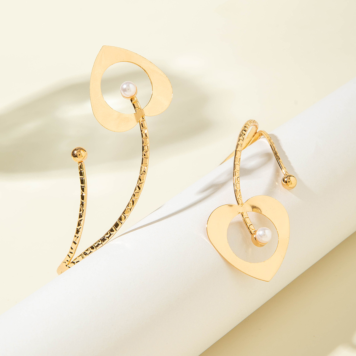 亚马逊跨境个性冷淡风海星手臂镯线条计感蝴蝶环形开口臂镯女详情114