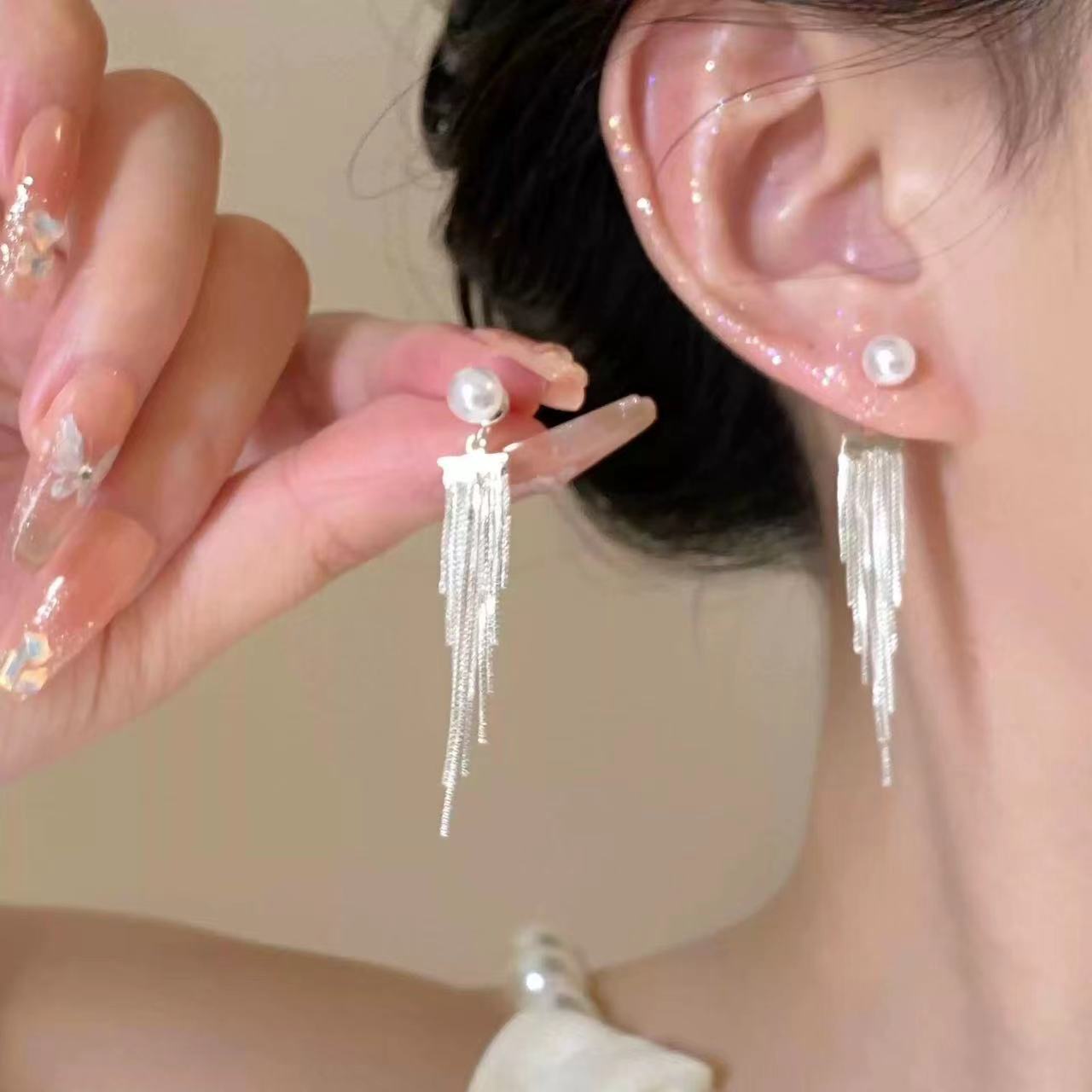 High-end bow, niche and light luxury tassel earrings, feminine charm, 2025 Spring/Summer collection, best-selling alloy earrings pic 12