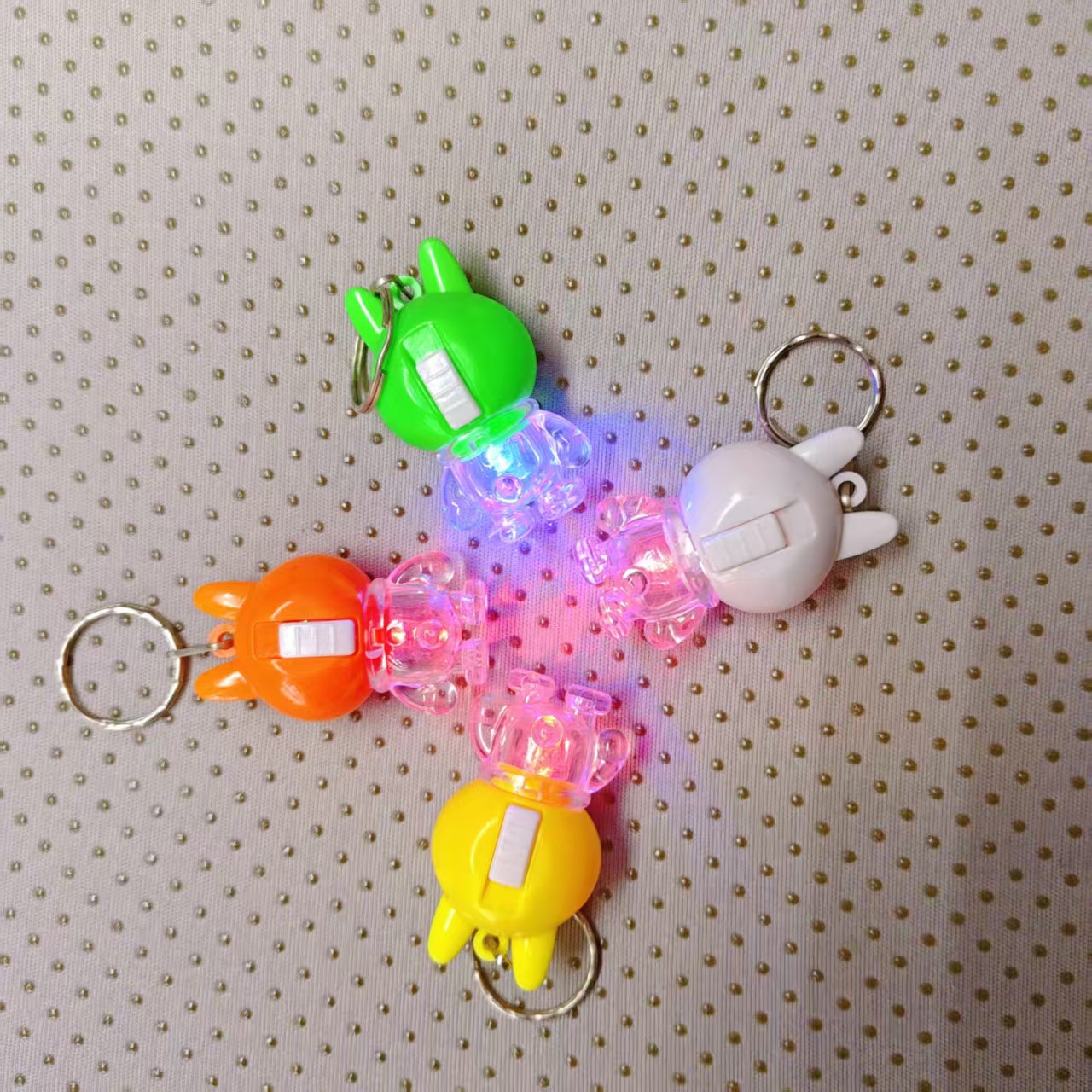 Cartoon rabbit-shaped keychain main body flowing sand oil toy Song Jin Little horse pendant keychain accessory pic 2
