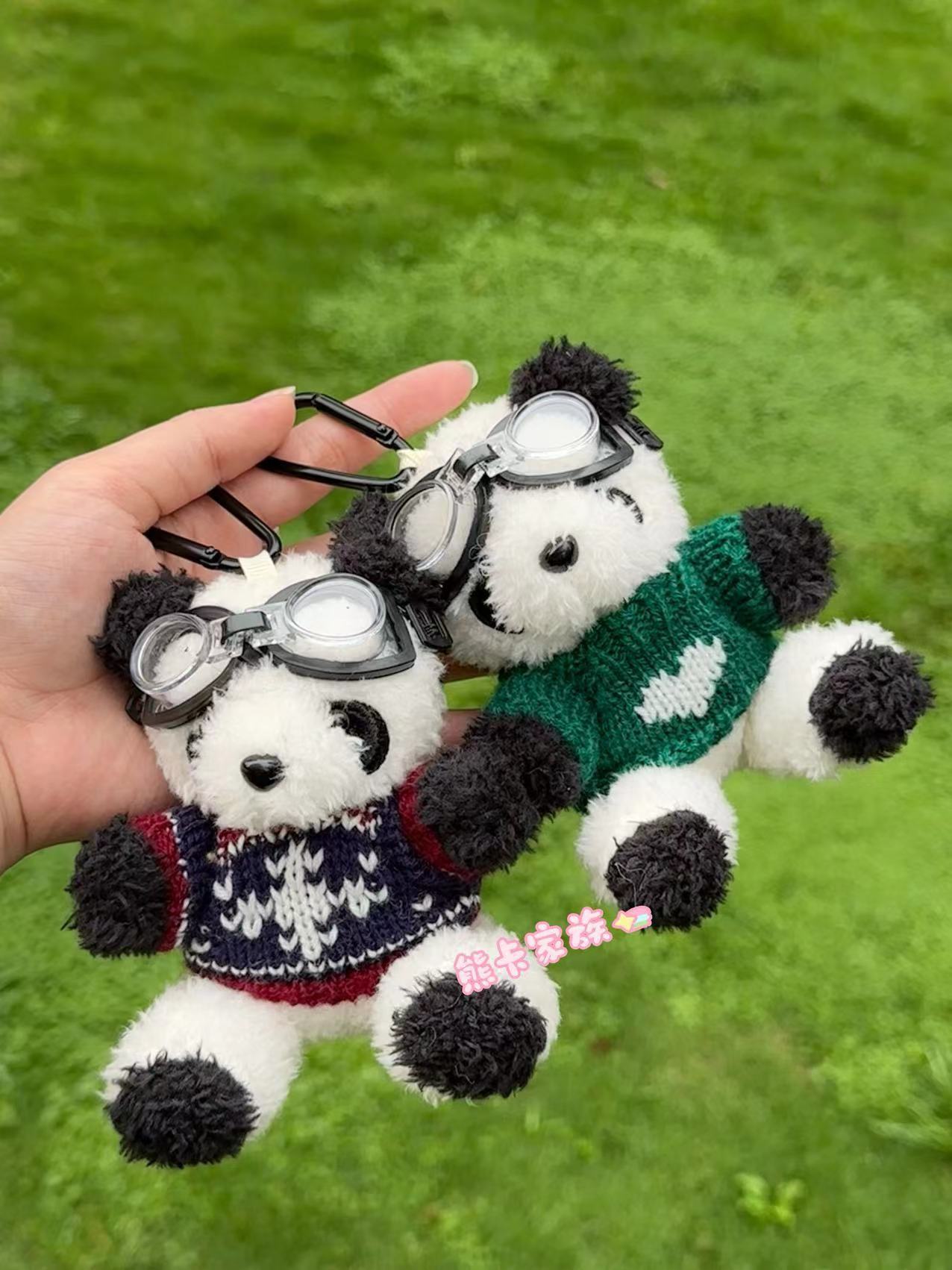 Original pilot panda cute cartoon bag keychain, Internet celebrity bestseller pendant, fashionable gift for couples pic 3