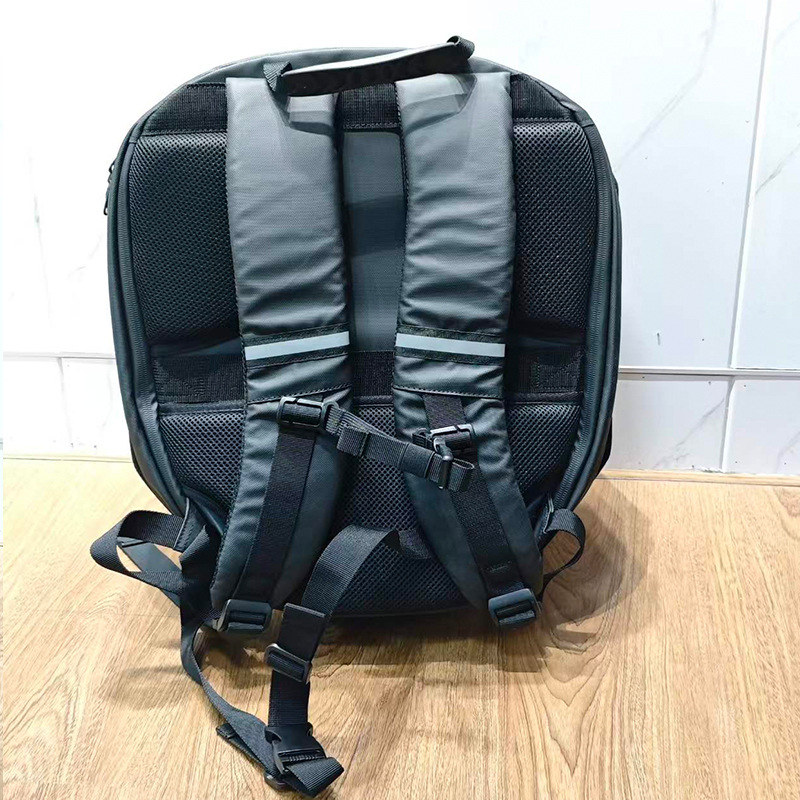 摩托车头盔背包骑行安全包LED发光骑双肩包PC材质弹性外壳可扩充详情16