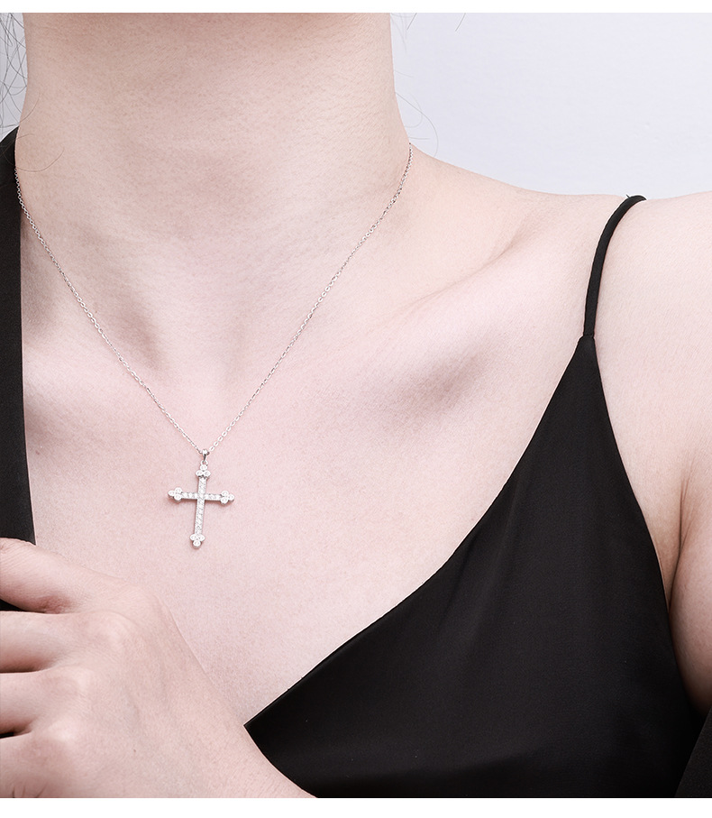 Zhuoheng Select S925 sterling Silver Necklace, a new simple diamond-encrusted cross pendant necklace, with a light luxury, individual, versatile and niche design pic 4
