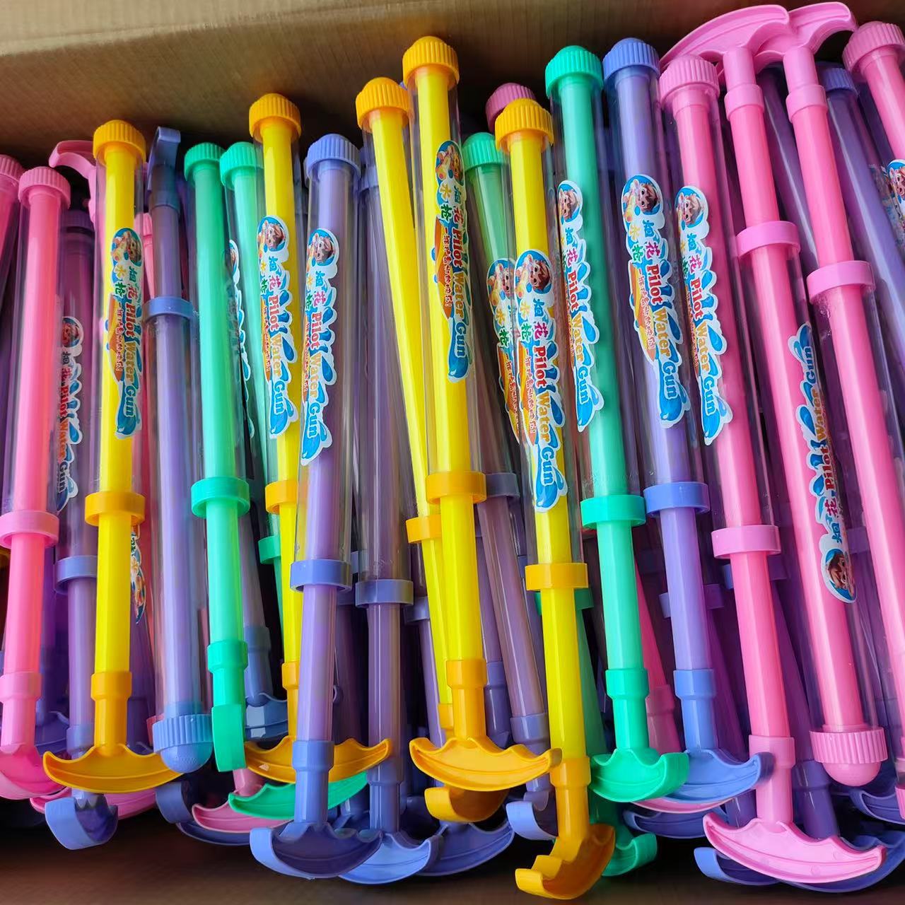 Creative firework water gun: A bottle of water for a happy couple to commemorate the summer photo shoot, a water firework atmosphere surprise prop pic 4