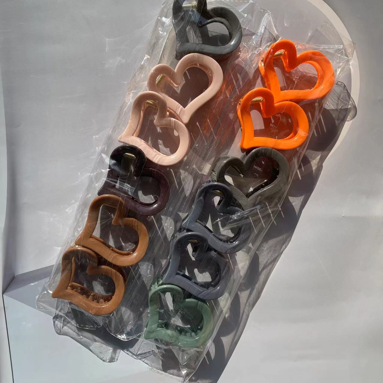 【1-12 Zones 】7002 Heart-shaped Hairpin 12/ Pack 1800/ box Cute Girl Hairpin Stylish Heart-shaped Hair clip at the back of the head Shark Clip Korean Style Instagram Simple Hair Clip Headwear pic 5