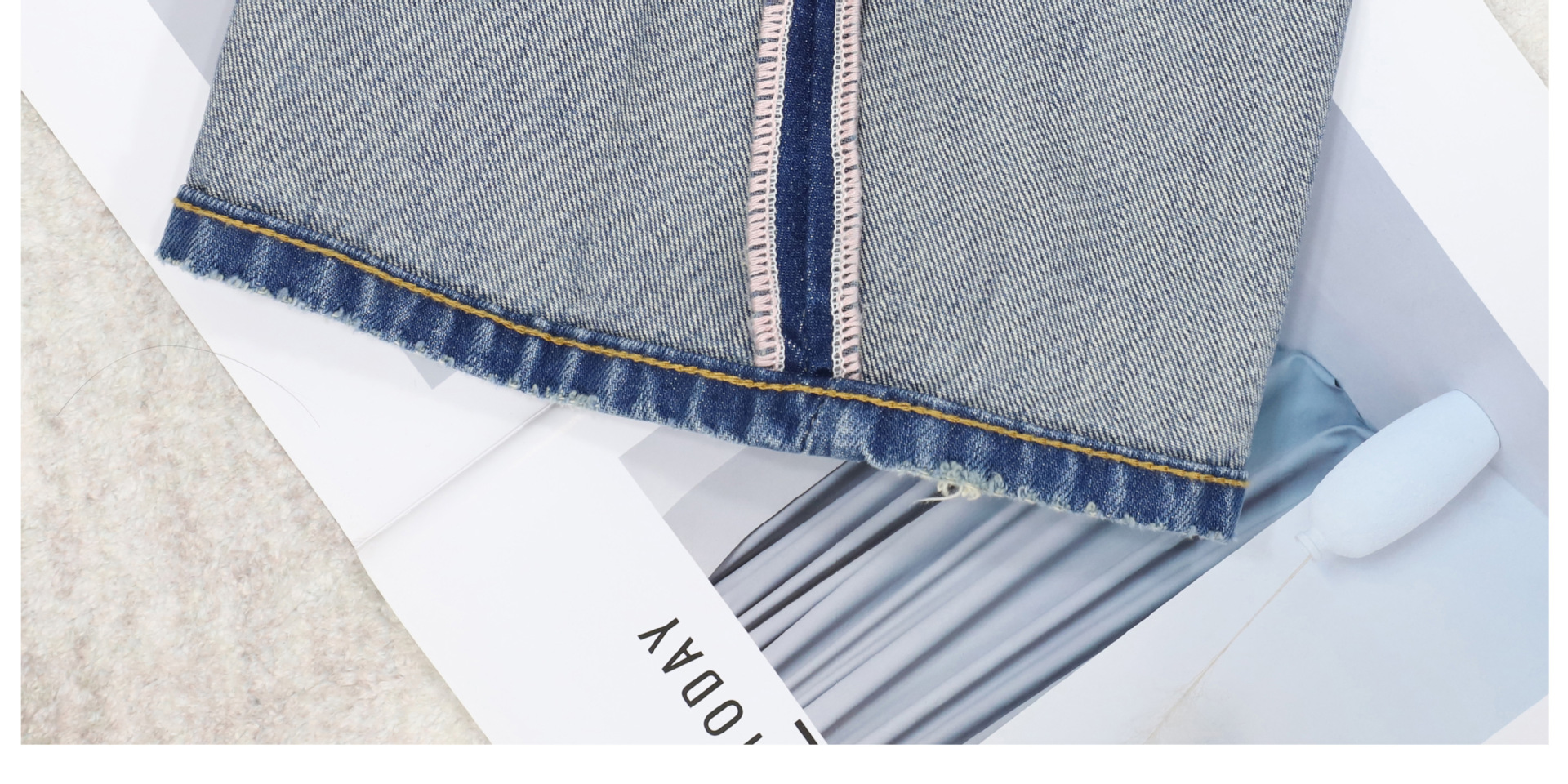 AC blue straight-leg jeans for women, high-waisted wide-leg, ink-wash distressed printed flared pants, dirty pants, Spring 2026 new style pic 24