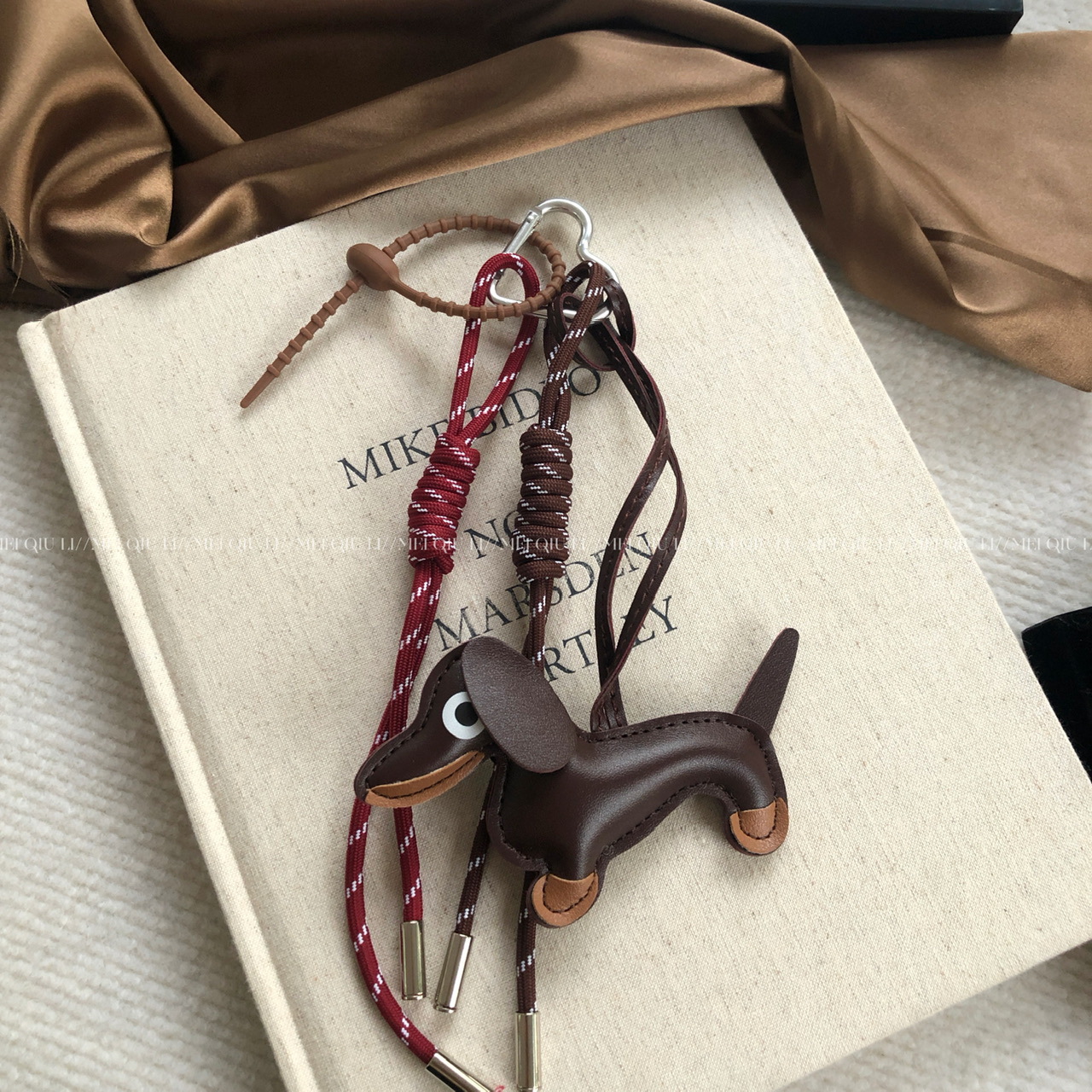 This is the same style baseball bag woven rope pendant as the Instagram blogger, featuring a high-end MIU series bag hanging rope and keychain decoration pic 36