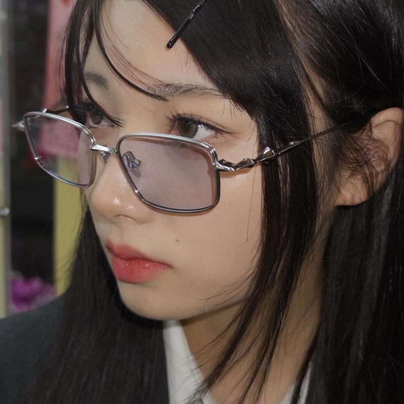 Square irregular-shaped sunglasses for both men and women, small and narrow frame sunglasses, new 2024 high-end retro sunglasses pic 3